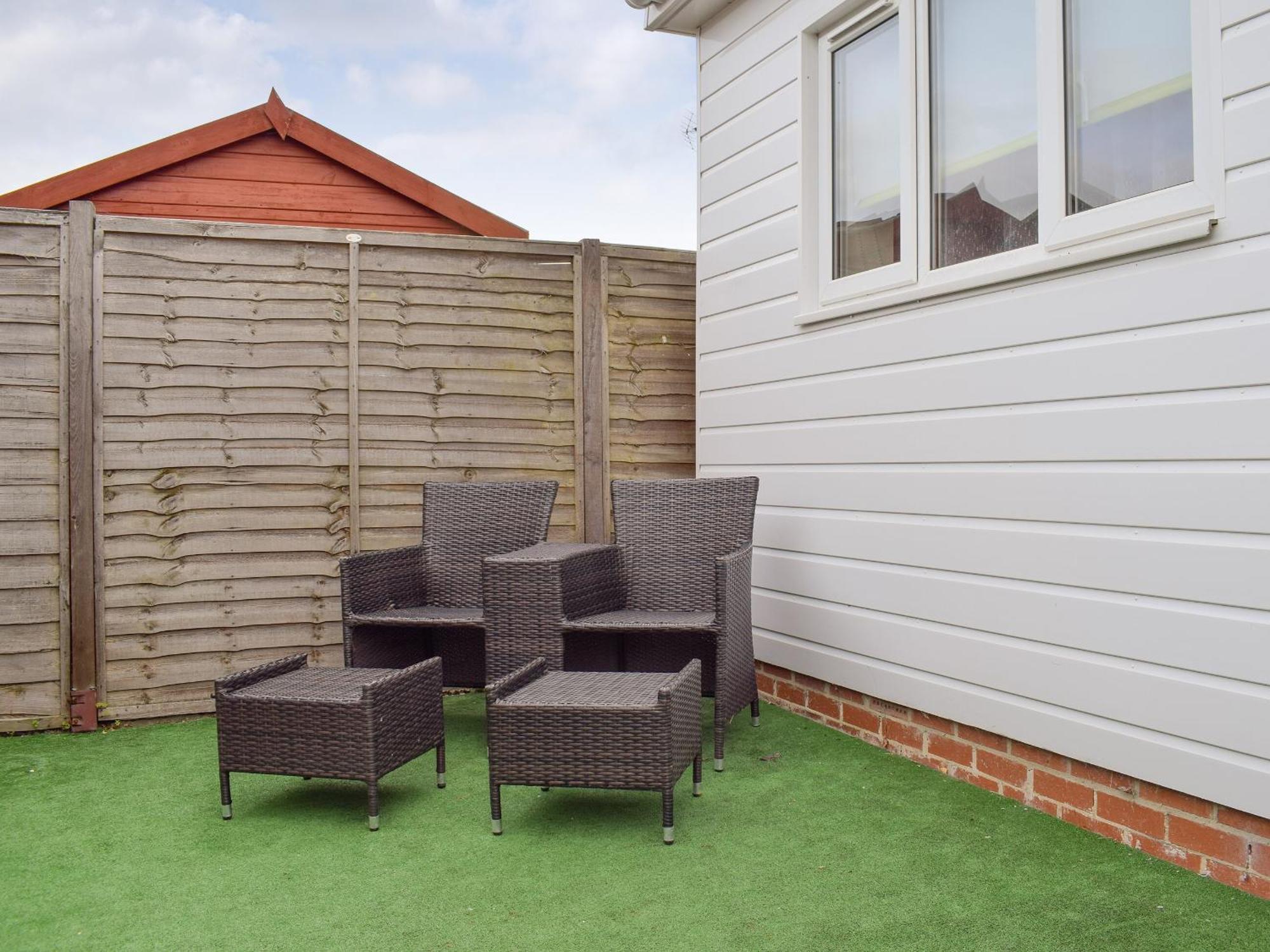 Villa Little London Bognor Regis Exterior foto